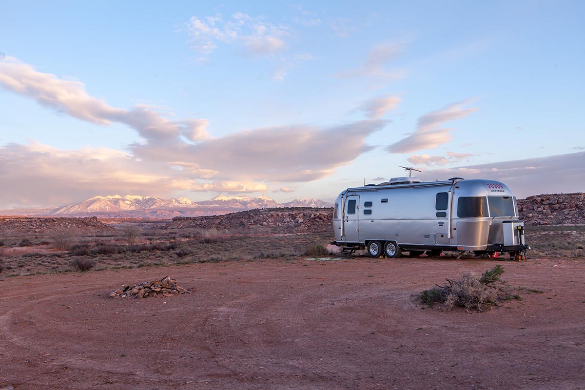Hybrid Campers vs. Traditional Travel Trailers