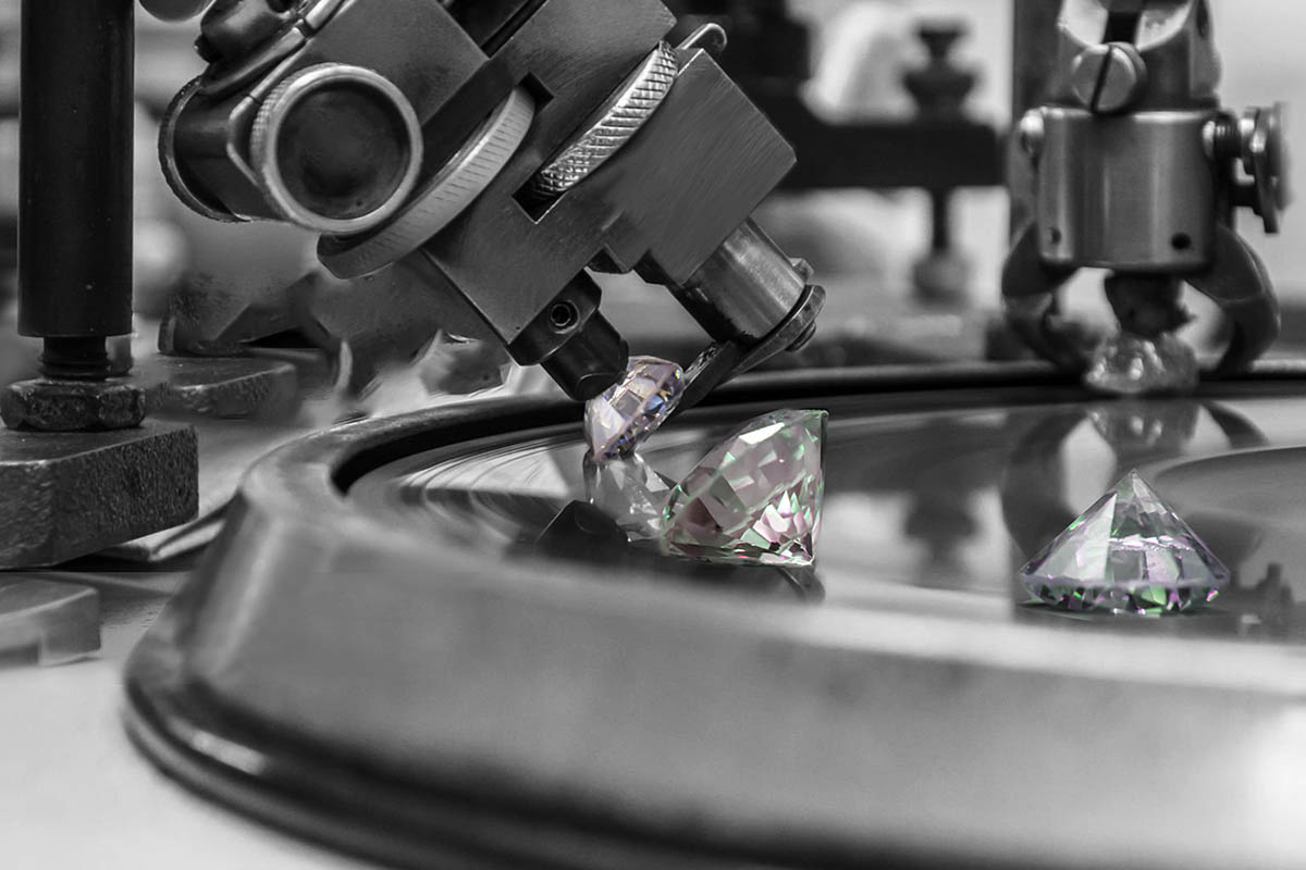 Distinguishing Lab-Created Diamonds