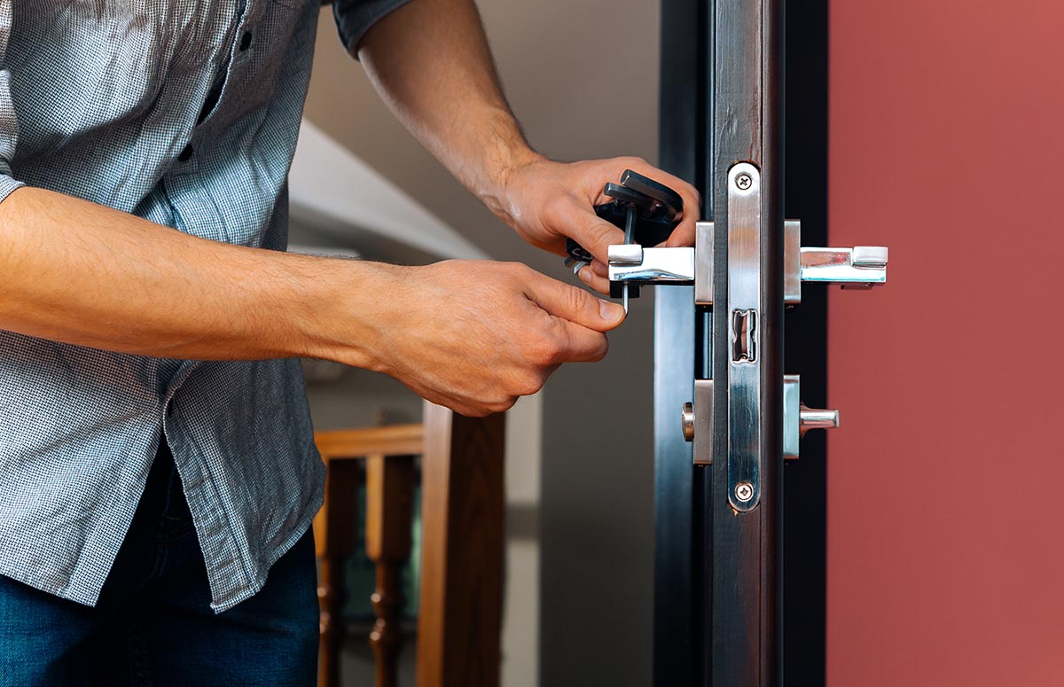calling an emergency locksmith