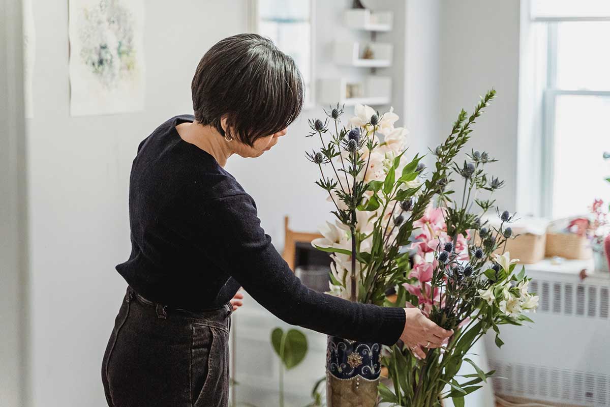 How to Choose Flowers That Match Your Home Décor