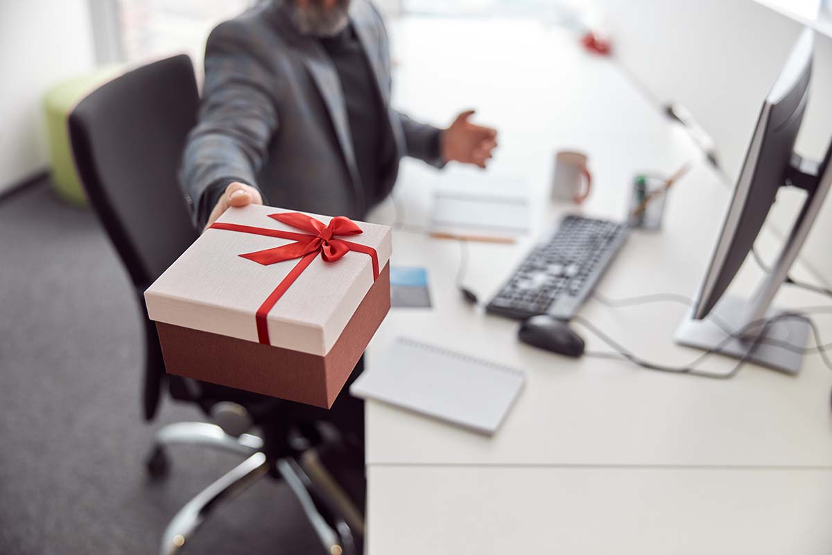 Choosing the Right Corporate Gifts in Dubai