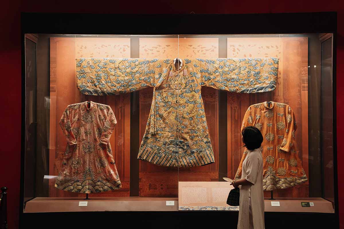 Explore the History of Fashion
