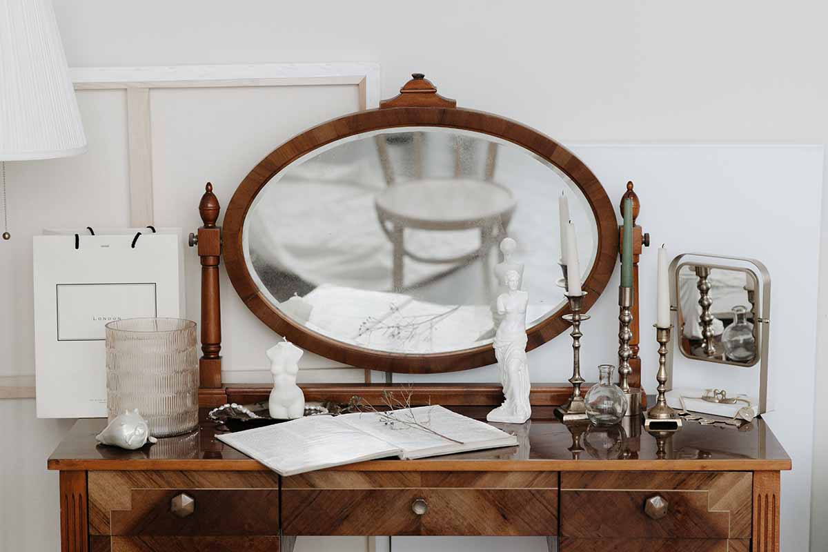 Learn About Vintage Furniture and Objects