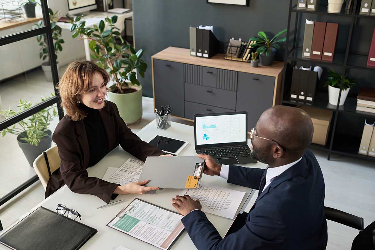 When Should a Business Hire a Consultant